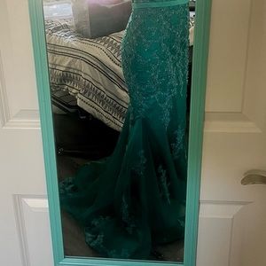 Emerald Green, off the shoulder, Fitted Mermaid dress with a BEAUTIFUL train!OBO